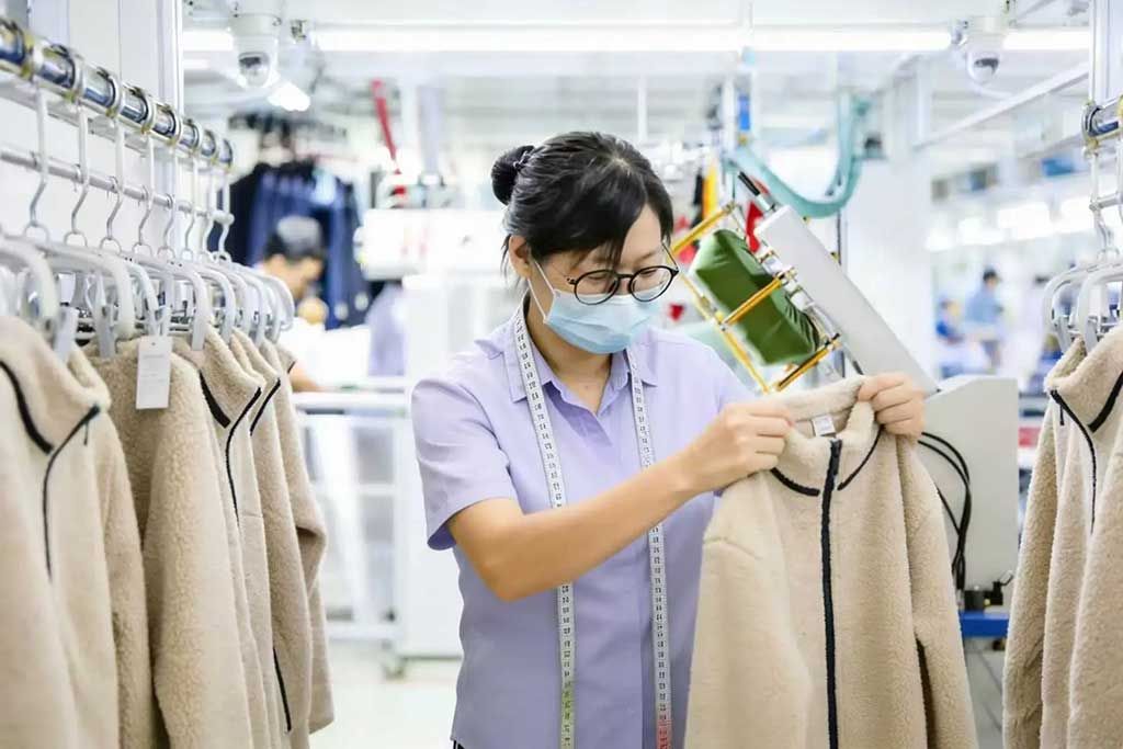 How Garment Construction Shapes Product Value: Stitching, Seams, Fabric, and Finishing Explained
